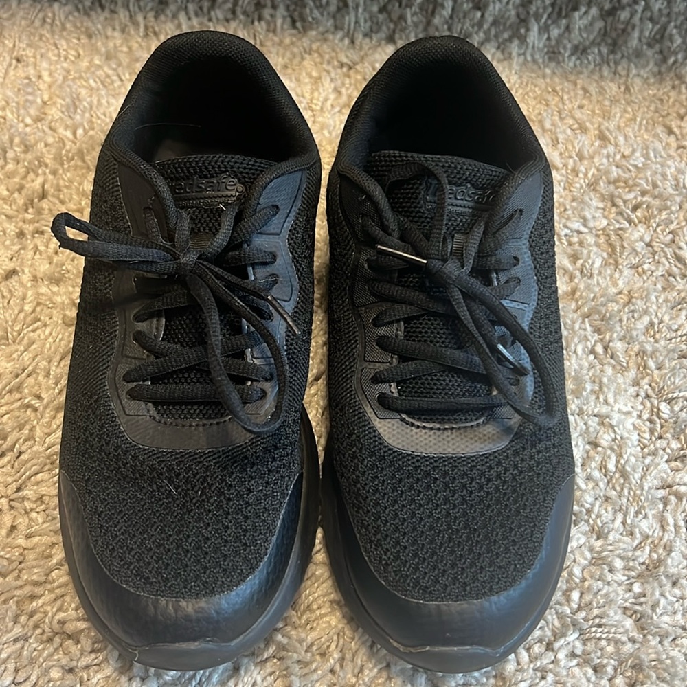 Slip resistant shoes